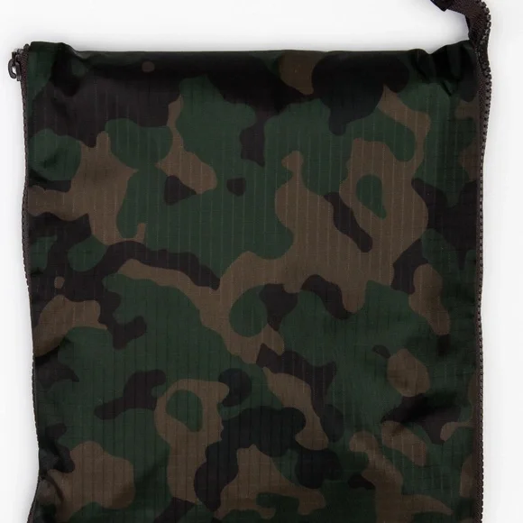 *NWT* Japanese brand Hapitas - Large Boston Duffle Bag - Camo print - Picture 5 of 6